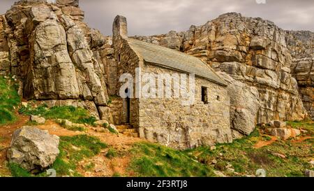 L'antica cappella di San Govan nel Galles occidentale era costruito nel 14 ° secolo Foto Stock