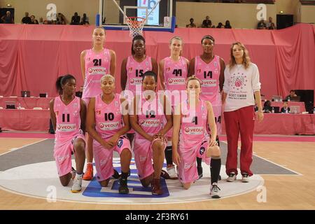 BASKETBALL - OPEN FEMININ 2011 - ARRAS V SAINT SEVER BASKET LANDES - PARIS (FRA) - 25/09/2011 - PHOTO : PASCAL ALLEE / HOT SPORTS / DPPI - 4 JOYCE COUSSEINS-SMITH, 6 LAURIE AULNETTE, 10 ALEXANDRA TCHANGOUE, 11 ADJA KONTEH, 12 KRISSY BADE, 13 Joelly BELLEKA, 14 Pauline AKONGA-NSIMBO, 15 Juliana MIALOUNDAMA, 20 Alexia ROL, 21 Nadezda GRISHAEVA, 44 Gabriella MARGINEAN Foto Stock