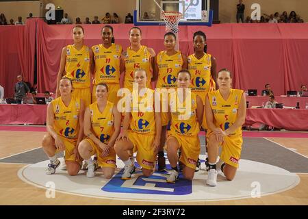 BASKETBALL - OPEN FEMININ 2011 - AIX EN PROVENCE V VILLENEUVE D'ASCQ - PARIS (FRA) - 23/09/2011 - PHOTO : PASCAL ALLEE / HOT SPORTS / DPPI - 4 EMMANUELLE GORJEU , 5 CLAIRE TOMASZEWSKI , 6 TAMARA ABALDE , 7 NATHALIE HURST , 8 KELLY CORRE , 9 Laetitia JORDIER , 10 Sylvie GRUSZCZYNSKI , 11 Cindy Lima , 12 Liene JANSONE , 14 Natty CHAMBERTIN / AIX EN PROVENCE 2011/2012 Foto Stock