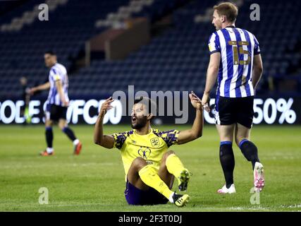 Il Fraizer Campbell di Huddersfield Town si rivolge ai funzionari durante la partita del campionato Sky Bet a Hillsborough, Sheffield. Data immagine: Mercoledì 17 marzo 2021. Foto Stock