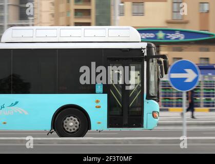 Una vista del trasporto pubblico autobus che collega tutte le principali destinazioni a Doha, Qatar Foto Stock