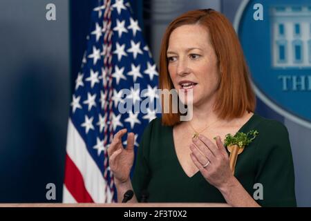 Washington, Stati Uniti d'America. 17 Marzo 2021. Il segretario alla stampa della Casa Bianca Jen Psaki tiene un briefing alla Casa Bianca a Washington, DC, il 17 marzo 2021. Credit: Chris Kleponis/Pool via CNP | Usage worldwide Credit: dpa/Alamy Live News Foto Stock