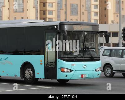 Una vista del trasporto pubblico autobus che collega tutte le principali destinazioni a Doha, Qatar Foto Stock