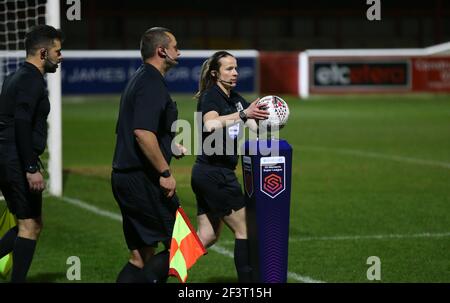 Team arbitro durante la partita della Super League femminile fa tra West Ham United e Birmingham City a Victoria Road, Dagenham a Londra, Inghilterra. Foto Stock