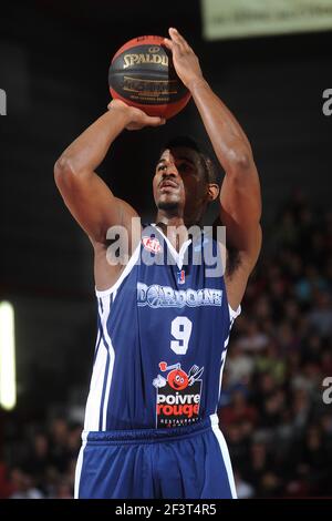 BASKET - CAMPIONATO FRANCESE PROA 2012-2013 - CHOLET V BOULAZAC - CHOLET (FRA) - 24/11/2012 - FOTO PASCAL ALLEE / HOT SPORTS / DPPI - OSIRIS ELDRIDGE (BOU) Foto Stock