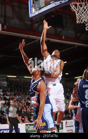 BASKET - CAMPIONATO FRANCESE PROA 2012-2013 - CHOLET V BOULAZAC - CHOLET (FRA) - 24/11/2012 - FOTO PASCAL ALLEE / HOT SPORTS / DPPI - DERRICK OBASOHAN (CHO) Foto Stock