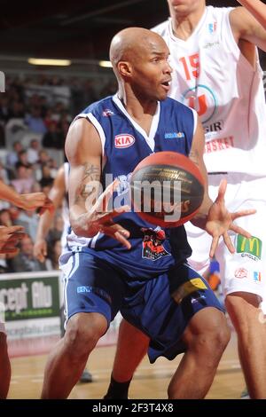 BASKET - CAMPIONATO FRANCESE PROA 2012-2013 - CHOLET V BOULAZAC - CHOLET (FRA) - 24/11/2012 - FOTO PASCAL ALLEE / HOT SPORTS / DPPI - YANNICK GAILLOU (BOU) Foto Stock