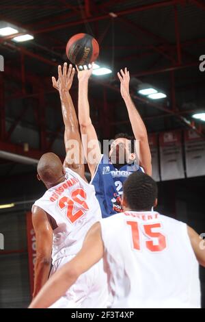 BASKET - CAMPIONATO FRANCESE PROA 2012-2013 - CHOLET V BOULAZAC - CHOLET (FRA) - 24/11/2012 - FOTO PASCAL ALLEE / HOT SPORTS / DPPI - MEHDI CHERIET (BOU) Foto Stock