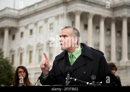 Il Rappresentante degli Stati Uniti Matt Rosendale (Repubblicano del Montana) ha commentato durante una conferenza stampa della Casa Freedom Caucus sull'immigrazione al confine meridionale, al di fuori del Campidoglio degli Stati Uniti a Washington, DC, mercoledì 17 marzo 2021. Credit: Rod Lamkey/CNP | utilizzo in tutto il mondo Foto Stock