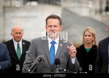 Il rappresentante degli Stati Uniti Michael Cloud (Repubblicano del Texas) offre osservazioni durante una conferenza stampa della Casa Freedom Caucus sull'immigrazione al confine meridionale, al di fuori del Campidoglio degli Stati Uniti a Washington, DC, mercoledì 17 marzo 2021. Credit: Rod Lamkey/CNP | utilizzo in tutto il mondo Foto Stock
