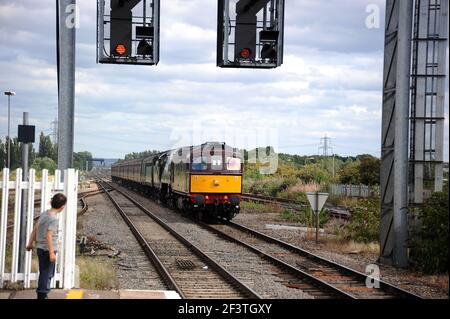 '33029' che pilota 'TANGMERE' ('34067') su un progetto ECS da Southall a Bristol. Foto Stock