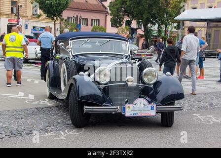 Mercedes Benz 500K d'epoca classica, una grande auto da turismo costruita nel 1935 su Oldtimer Rallye Tatry, auto classica incontrare Foto Stock