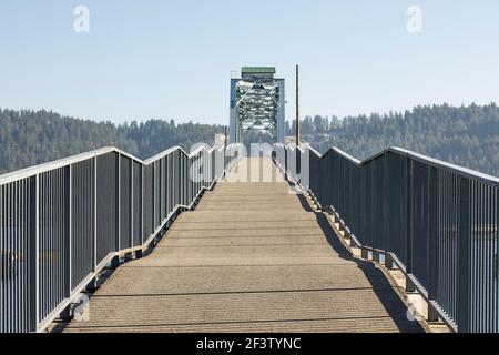 Sulla pista ciclabile del ponte Coeur d'Alenes presso l'Heyburn state Park nell'Idaho. Foto Stock