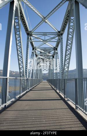 Sulla pista ciclabile del ponte Coeur d'Alenes presso l'Heyburn state Park nell'Idaho. Foto Stock