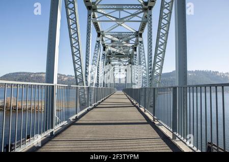 Sulla pista ciclabile del ponte Coeur d'Alenes presso l'Heyburn state Park nell'Idaho. Foto Stock