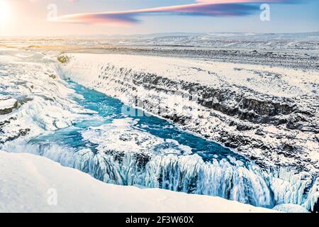 Cascata di Gullfoss durante l'inverno, in Islanda. Gullfoss è una delle attrazioni turistiche più popolari in Islanda. Foto Stock