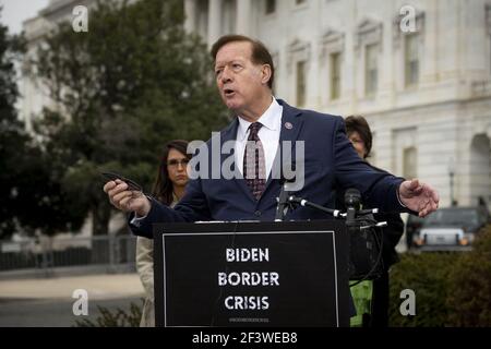 Il Rappresentante degli Stati Uniti Randy Weber (Repubblicano del Texas) ha commentato durante una conferenza stampa della Casa Freedom Caucus sull'immigrazione al confine meridionale, al di fuori del Campidoglio degli Stati Uniti a Washington, DC, USA, mercoledì 17 marzo, 2021. Foto di Rod Lamkey/CNP/ABACAPRESS.COM Foto Stock