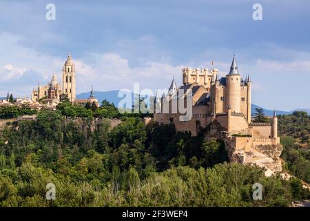 Segovia, città monumentale. Alcazar, cattedrale e chiese Foto Stock