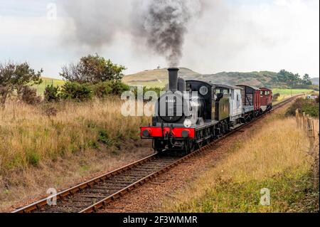 Classe Y14 65462 una locomotiva a vapore conservata sulla linea Poppy appena fuori da Sheringham, Norfolk del nord, Regno Unito Foto Stock