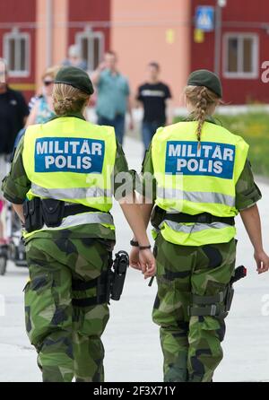 Ufficiali di polizia militare femminili nelle forze armate svedesi, Scuola di combattimento a terra a Kvarn. Foto Stock