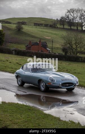 Test Jaguar e-Type Reborn condotto a Prologis Park, Coventry, Inghilterra, Regno Unito Foto Stock