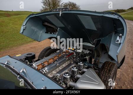 Test Jaguar e-Type Reborn condotto a Prologis Park, Coventry, Inghilterra, Regno Unito Foto Stock