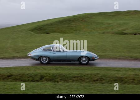 Test Jaguar e-Type Reborn condotto a Prologis Park, Coventry, Inghilterra, Regno Unito Foto Stock