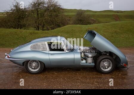 Test Jaguar e-Type Reborn condotto a Prologis Park, Coventry, Inghilterra, Regno Unito Foto Stock