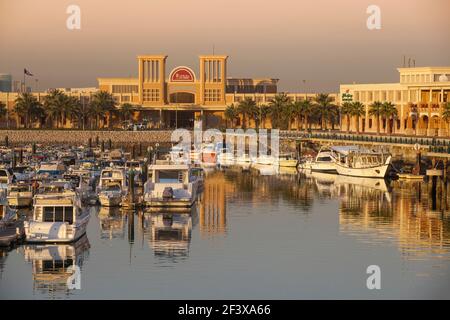 Il Kuwait Kuwait City, Souk Shark Shopping Centre e Marina Foto Stock