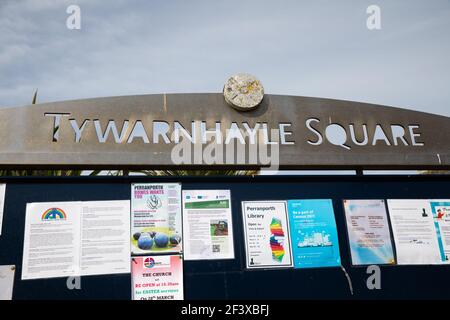 Perranporth, Cornovaglia, 18 marzo 2021, segno di informazioni di piazza di Tywarnhayle in Perranporth, Cornovaglia in un giorno di sole. Credit: Keith Larby/Alamy Live News Foto Stock