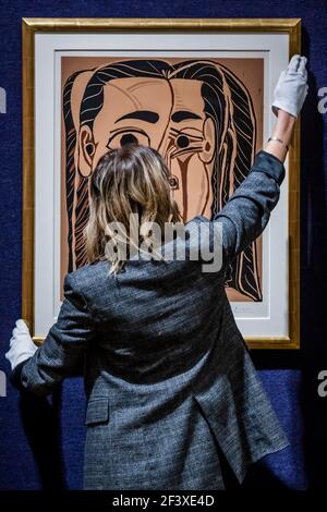 Londra, Regno Unito. 18 Marzo 2021. Pablo Picasso, Jacqueline au Bandeau de Face, 1962, est £60,000-80,000 - Preview of Bonhams' Picassomania sale at Bonhams New Bond Street. La vendita stessa avrà luogo mercoledì 23 marzo. Credit: Guy Bell/Alamy Live News Foto Stock