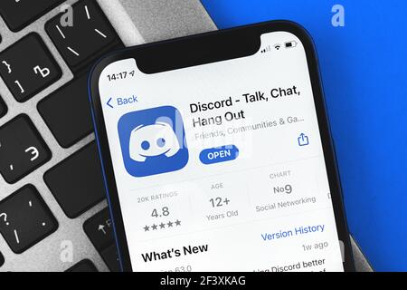 Kharkov, Ucraina - 9 marzo 2021: App discord sullo schermo, popolari social media, applicazione per chat vocali Foto Stock