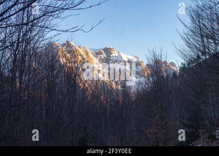 Mattina sulla valle di valbona Foto Stock