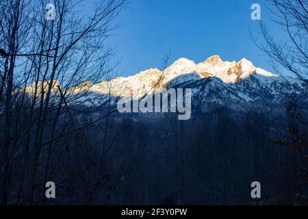 Mattina sulla valle di valbona Foto Stock