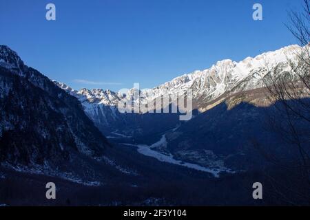 Mattina sulla valle di valbona Foto Stock