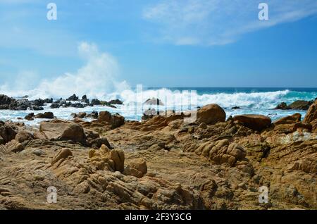 Seascape con vista panoramica di Playa Santa Maria, una spiaggia rocciosa isolata in Baja California sur, Messico. Foto Stock