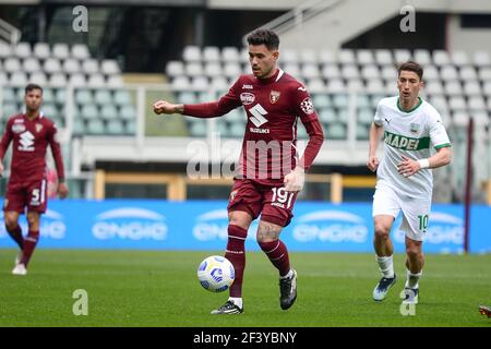 Torino, Italia. 17 Marzo 2021. Antonio Sanabria del Torino FC durante la Serie A Football Match tra Torino FC e US Sassuolo a Torino, Italia il 17 marzo 2021. Gli stadi sportivi di tutta Italia restano soggetti a rigorose restrizioni a causa del Coronavirus Pandemic, in quanto le leggi governative in materia di distanziamento sociale vietano i tifosi all'interno dei locali, con conseguente gioco a porte chiuse. Torino FC ha vinto 3-2 su US Sassuolo (Photo by Alberto Gandolfo/Pacific Press/Sipa USA) Credit: Sipa USA/Alamy Live News Foto Stock