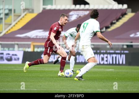 Torino, Italia. 17 Marzo 2021. Andrea Belotti del Torino FC durante la Serie A Football Match tra Torino FC e US Sassuolo a Torino, Italia il 17 marzo 2021. Gli stadi sportivi di tutta Italia restano soggetti a rigorose restrizioni a causa del Coronavirus Pandemic, in quanto le leggi governative in materia di distanziamento sociale vietano i tifosi all'interno dei locali, con conseguente gioco a porte chiuse. Torino FC ha vinto 3-2 su US Sassuolo (Photo by Alberto Gandolfo/Pacific Press/Sipa USA) Credit: Sipa USA/Alamy Live News Foto Stock