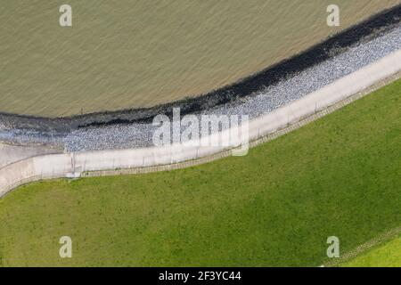 Vista dall'alto dell'argine del porto, Hooksiel, bassa Sassonia, Germania, Europa Foto Stock