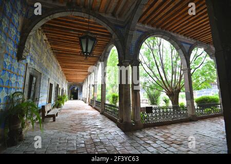 Talavera piastrella esterno portico parete della coloniale Hacienda de Peotillos in Villa Hidalgo, San Luis Potosí Messico. Foto Stock