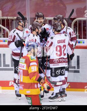 Dusseldorf, Germania. Giubilation 2021 KEH um goalschuetze James SHEPPARD witte (KEH) dopo l'obiettivo a 0: 2, hockey su ghiaccio 1 Bundesliga, DEL group North matchday 27, Duesseldorfer EG (DEG) - Koelner Haie (KEC), su 03.15.2021 a Duesseldorf/Germania | utilizzo nel mondo credito: dpa/Alamy Live News Foto Stock