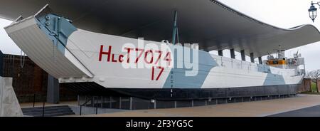 Landing Craft LCT7074 - utilizzato agli sbarchi in Normandia del D-Day in mostra al D-Day Story Museum, Southsea Seafront, Portsmouth, Hampshire, Regno Unito. Foto Stock