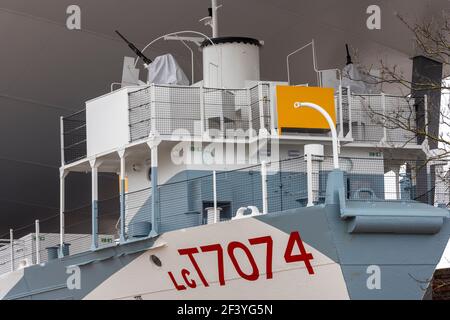 Landing Craft LCT7074 - utilizzato agli sbarchi in Normandia del D-Day in mostra al D-Day Story Museum, Southsea Seafront, Portsmouth, Hampshire, Regno Unito. Foto Stock