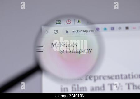 New York, USA - 18 Marzo 2021: Icona del logo della società McKinsey sul sito web, Editoriale illustrativo Foto Stock