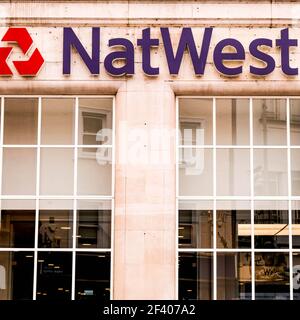 London UK, marzo 18 2021, NatWest High Street Retail Bank Logo senza persone Foto Stock