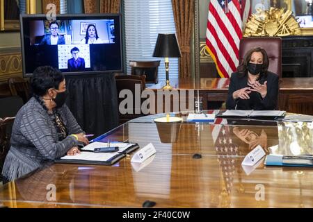 Washington DC, Stati Uniti. 18 Marzo 2021. IL 18 marzo 2021, IL vicepresidente AMERICANO Kamala Harris incontra i leader del lavoro nell'ufficio Ceremonial del Vice Presidente dell'Eisenhower Executive Office Building di Washington, DC. Credit: UPI/Alamy Live News Foto Stock