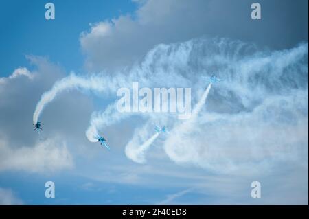 SOUTHEND-ON-SEA, ESSEX, UK - 30 MAGGIO 2010: La squadra di Aerobatic di Blades al Southend Air show Foto Stock