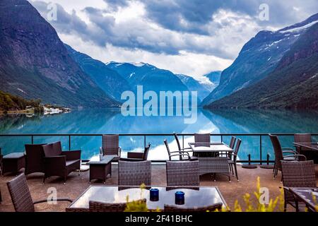 La bellissima natura della Norvegia paesaggio naturale. Cafe sullo sfondo della natura Foto Stock