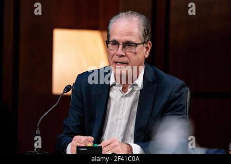 Washington, Stati Uniti. 18 Marzo 2021. Il senatore Mike Braun, R-IN., parla durante un'audizione con il Comitato del Senato su Salute, Educazione, lavoro e pensioni, sulla risposta del Covid-19, su Capitol Hill a Washington il 18 marzo 2021. Foto di Anna Moneymaker/Pool/ABACAPRESS.COM Credit: Abaca Press/Alamy Live News Foto Stock