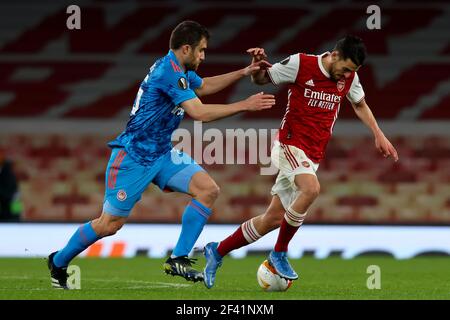 Emirates Stadium, Londra, Regno Unito. 18 Marzo 2021. UEFA Europa League Football, Arsenale contro Olympiacos; Dani Ceballos dell'Arsenale sotto la pressione di Sokratis Papastathopoulos of Olympiakos Credit: Action Plus Sports/Alamy Live News Foto Stock